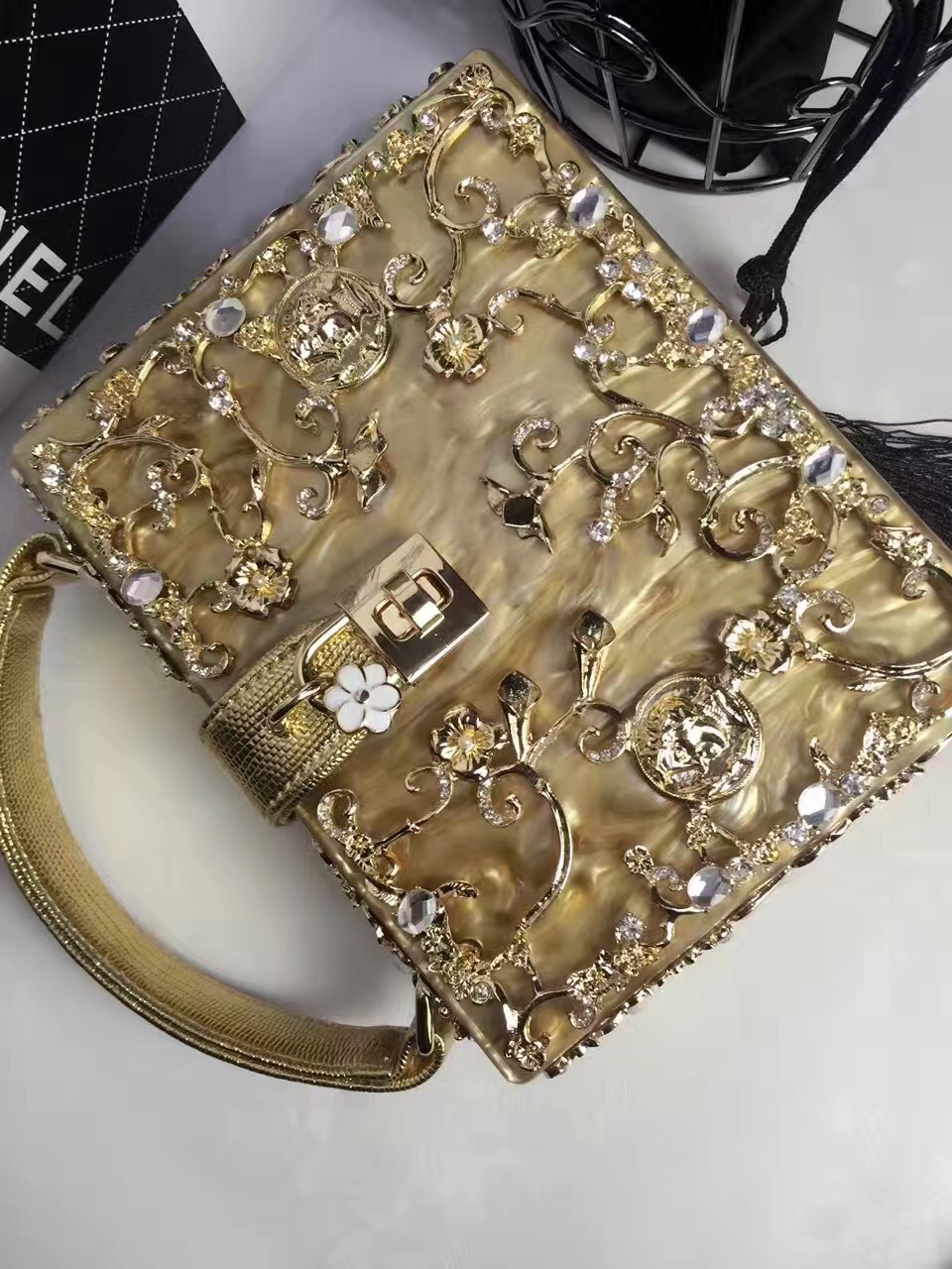 Black White Gold Arylic Flower Hollow Square Evening Bags display picture 22