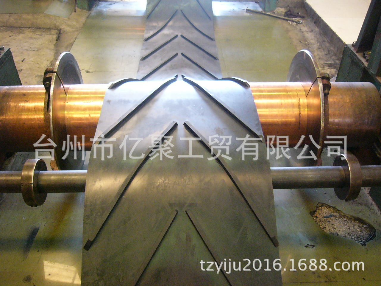 厂家销售花纹防滑输送带八字型人字型C字型输送带裙边输送带