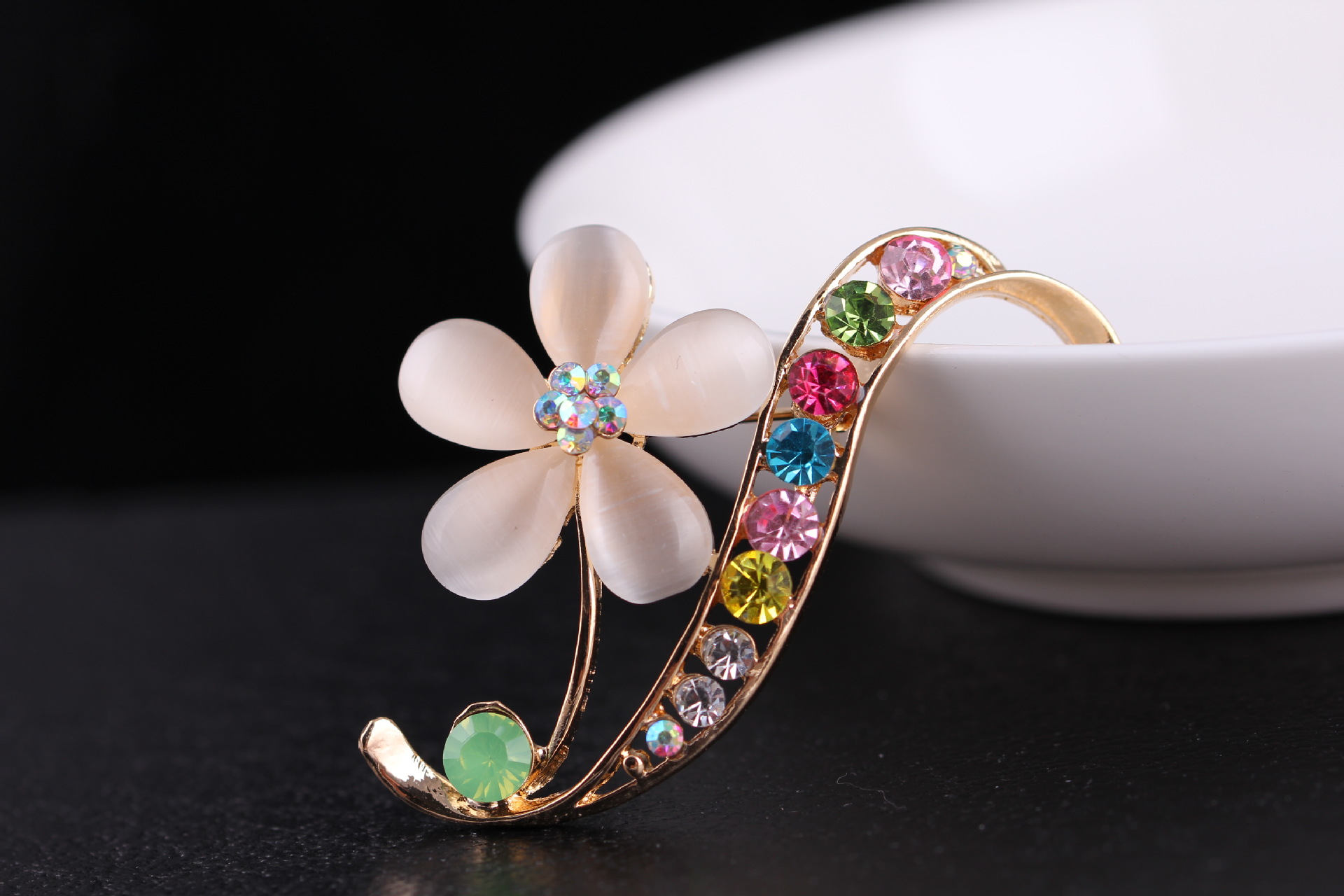 Neue Koreanische stil mode einfache katzenauge stein brosche wasser diamant corsage modische frauen pin_voghion.com