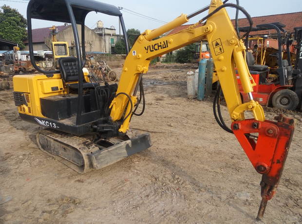 转让村村通专用玉柴13-8微型小挖机,带破碎锤,破碎型小挖机