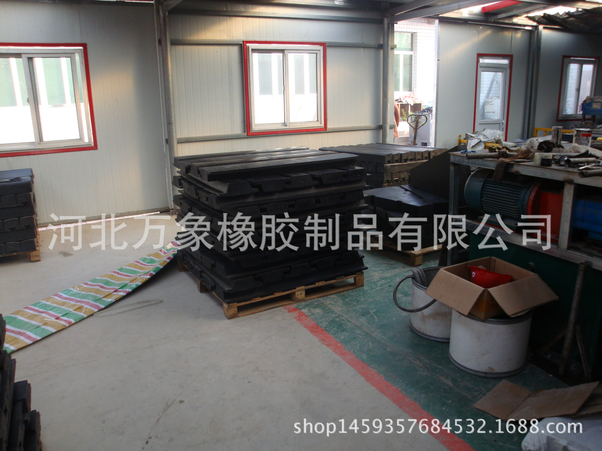 直径1.83*6.4（18排孔）球磨机橡胶衬板，端压条，密封套生产厂家