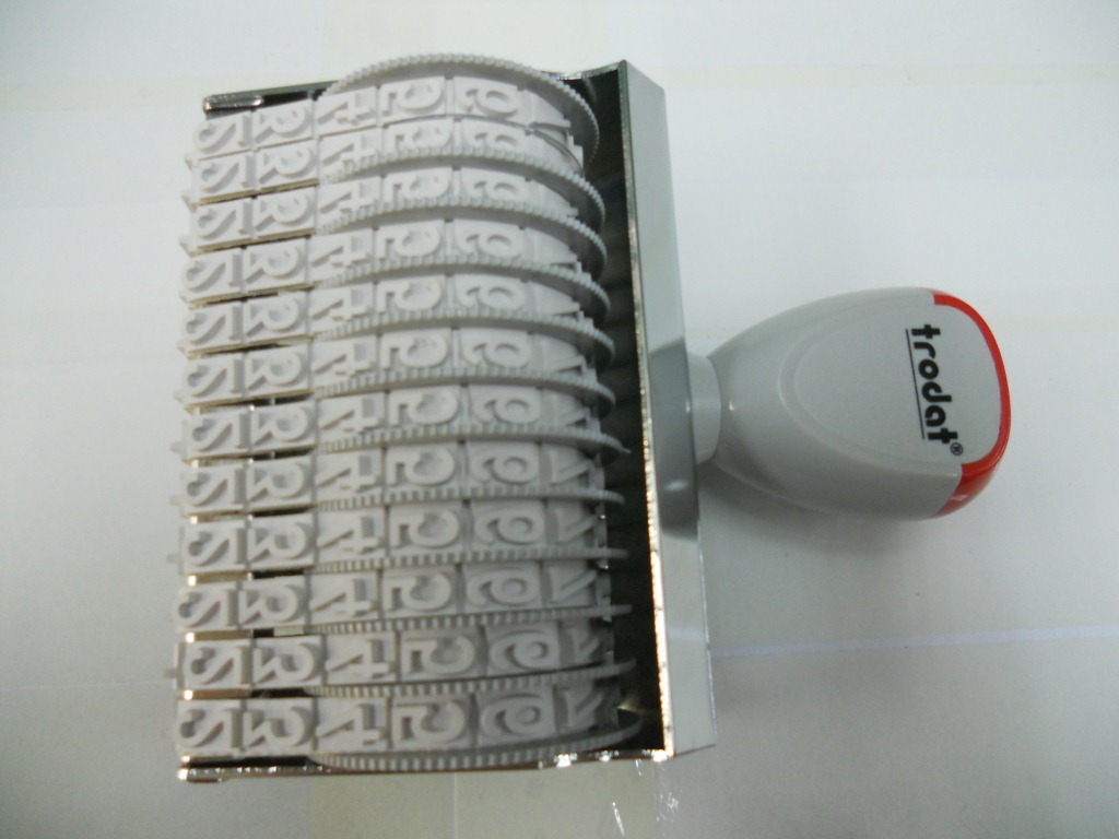 ��Ʒ׿��15912ӡ�� �ָ�9MM 12λ����ӡ�� Trodat �ɵ������� 