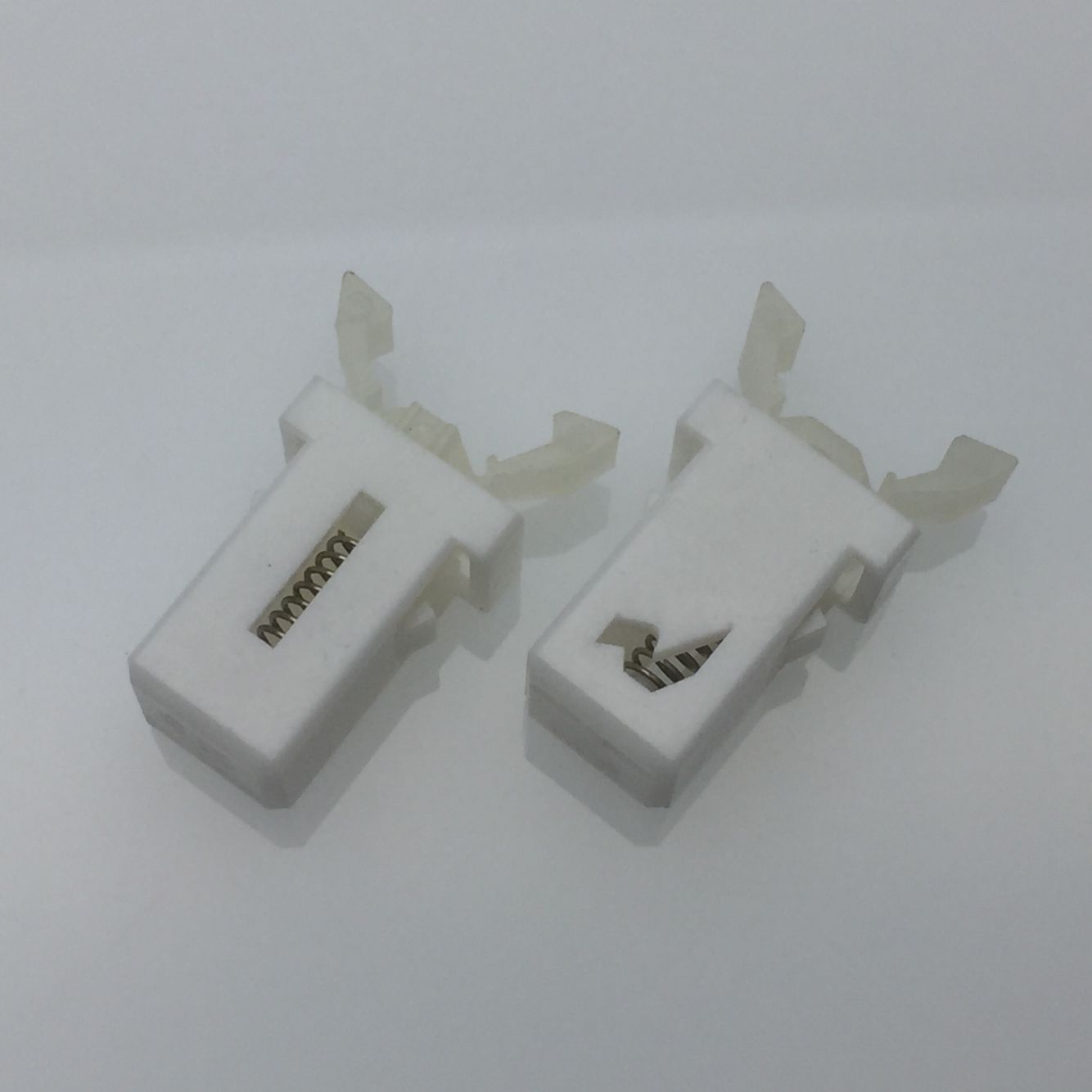 PR-1白色按键门扣开关 五金钩门锁开关 塑料钩针环保柜锁