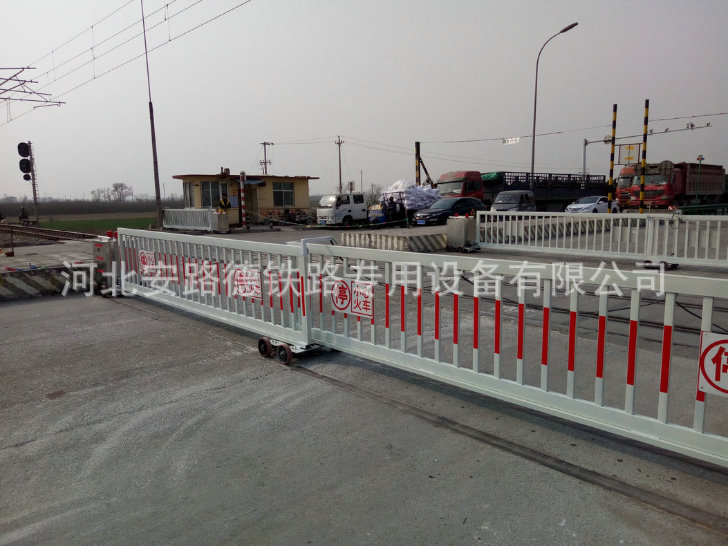 厂家生产铁路道口平移栏门 铁路道口栏门加工