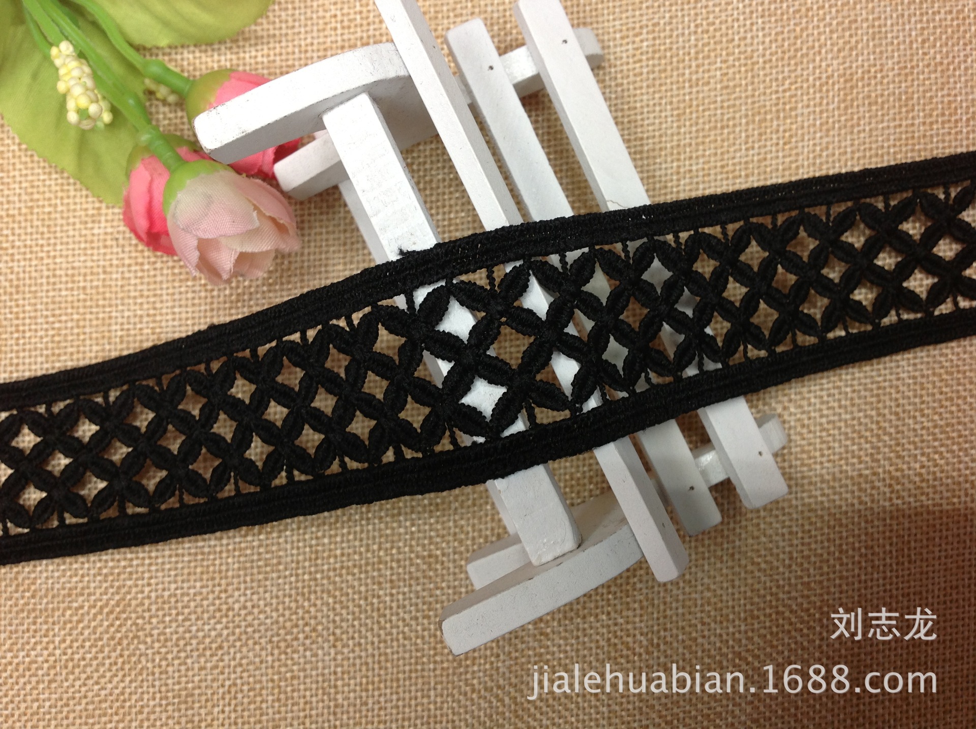 现货供应 几何图案密实好质量牛奶丝花边 3.8CM 高档服饰辅料