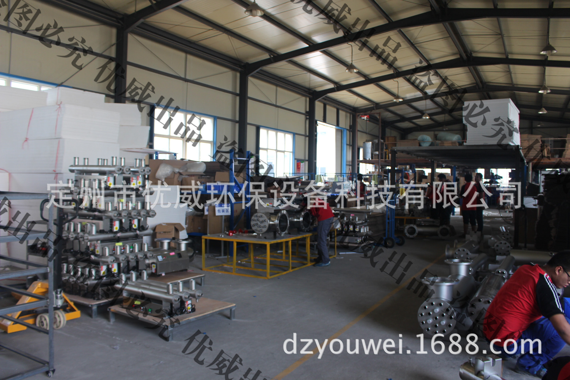 优威-红蚁很忙，挥汗如雨