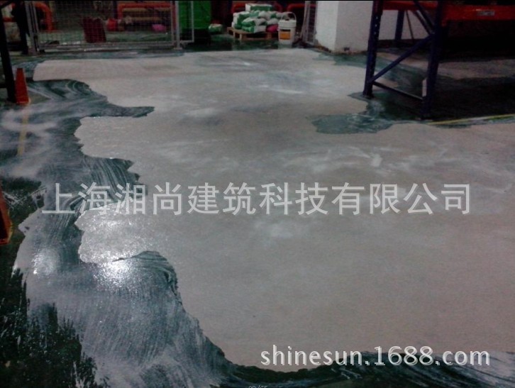 10(IMI诺冠)对铲除后的基层起沙地坪进行固化增加强度之后