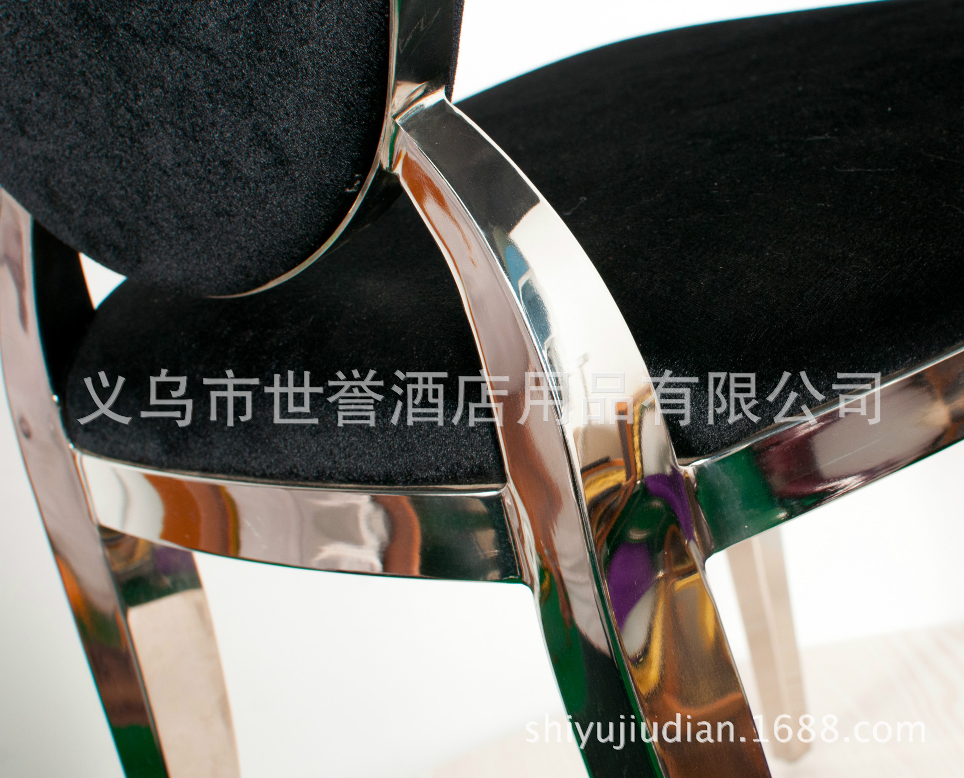 2692481817_1387940916