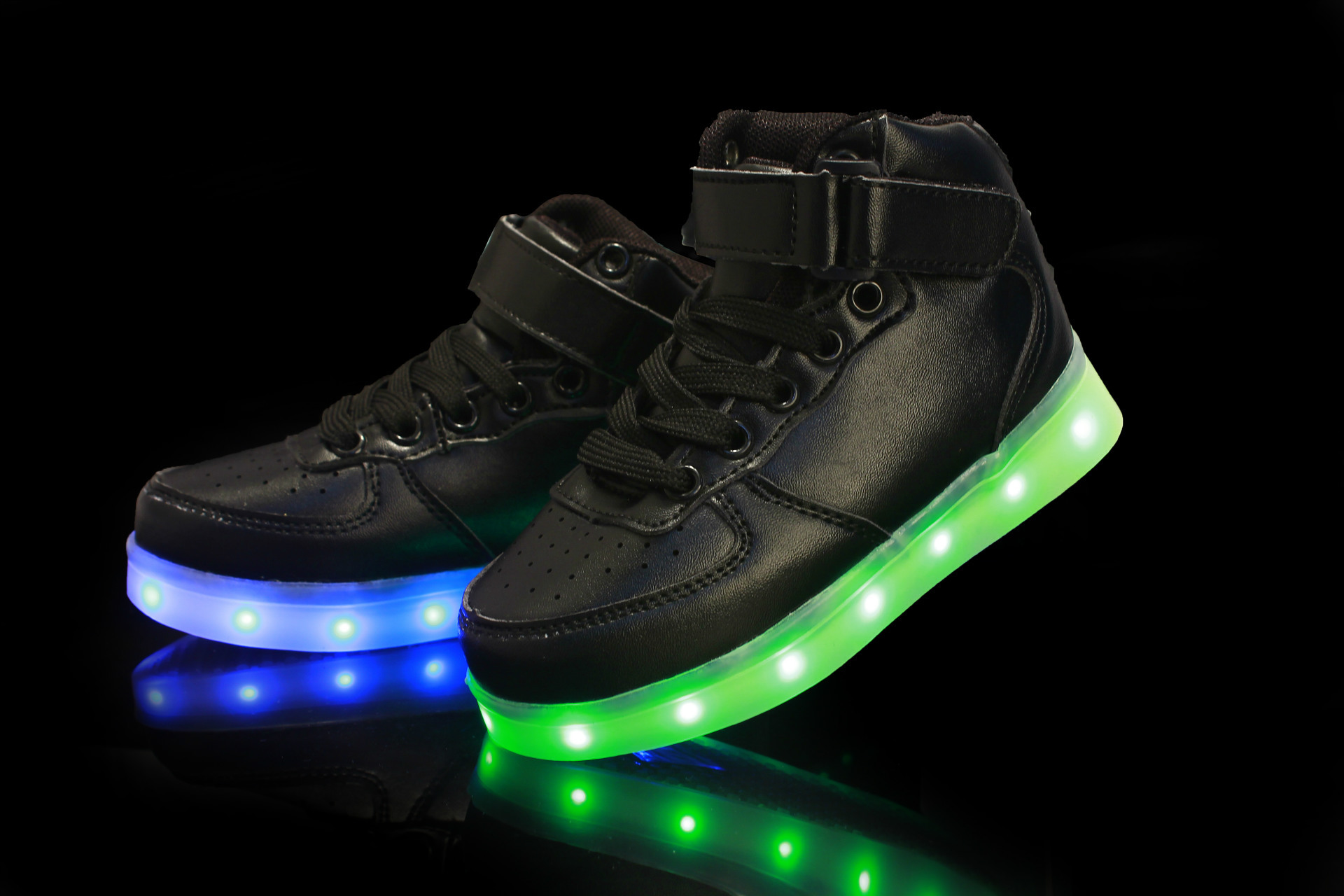 boys light up trainers