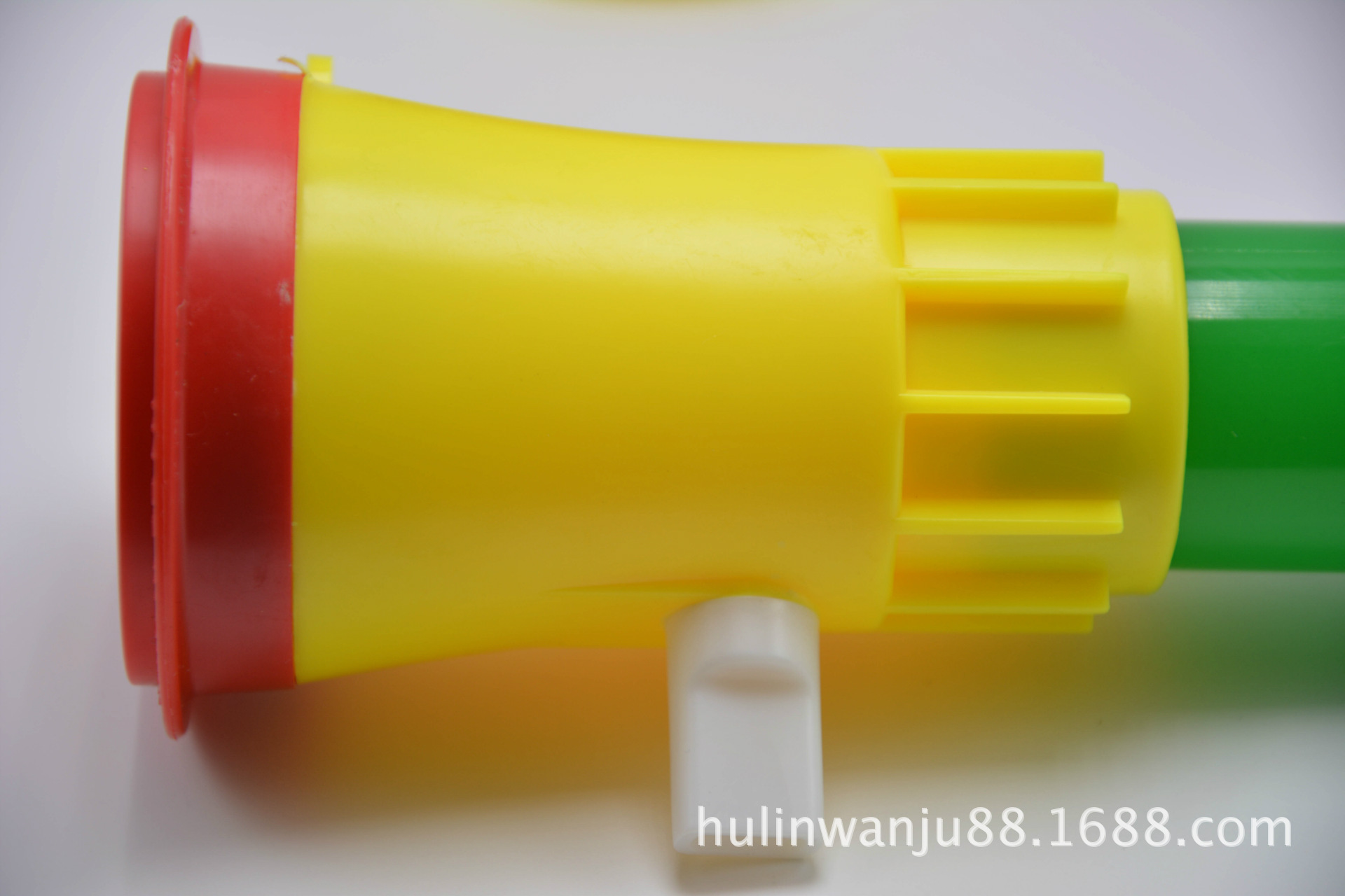 Fábrica directa de la Copa del Mundo 138 juguetes retráctiles de altavoz de tamaño medio