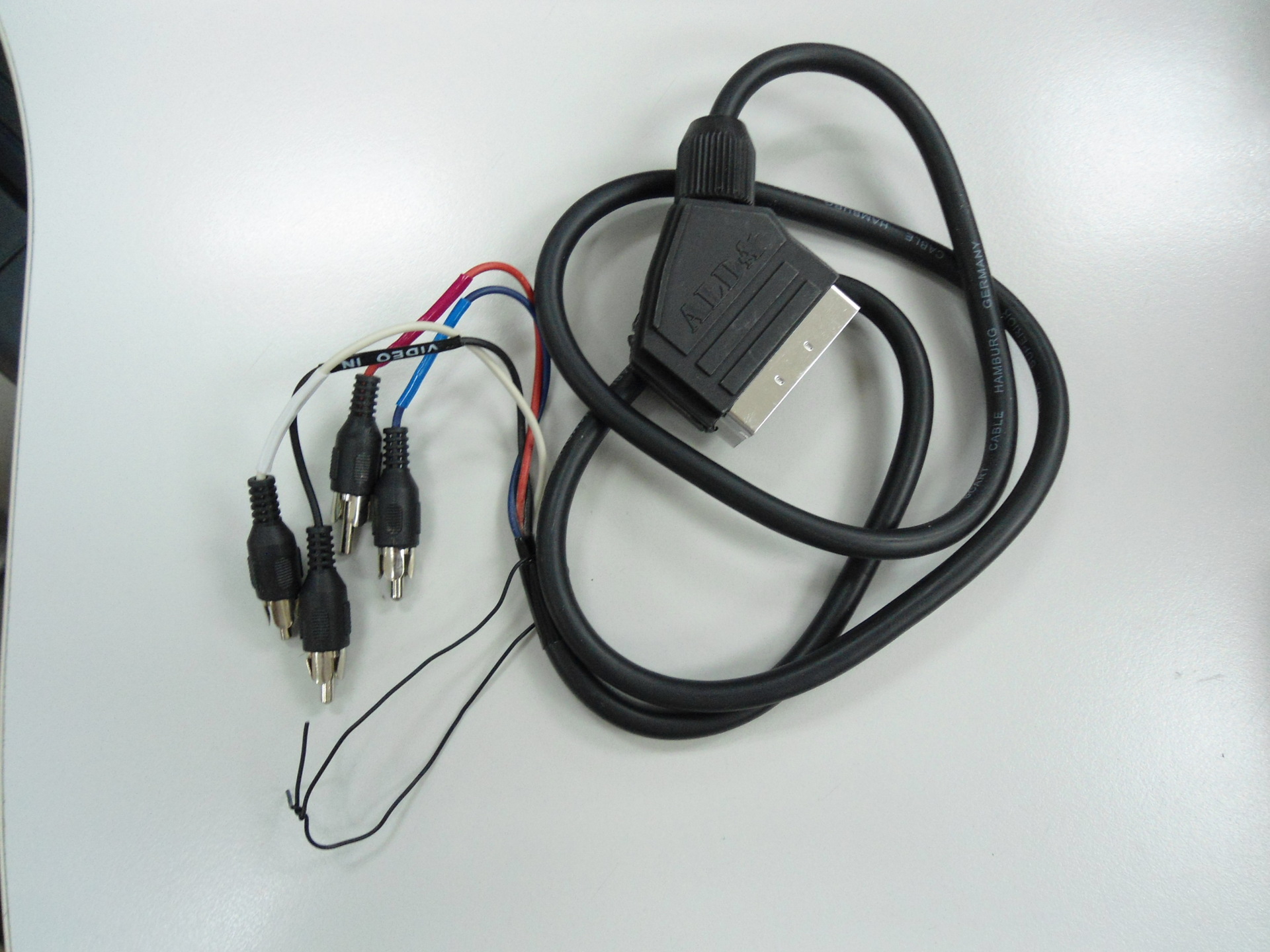 专业生产scart转4RCA装配注塑音视频AV 高清线