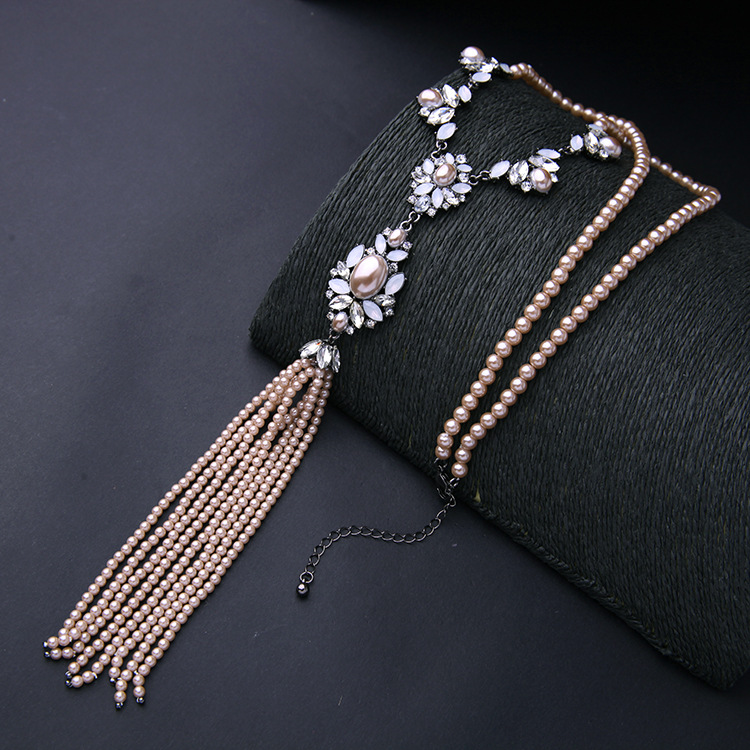 Korean Style Long Fringed Pearl Necklace National Fashion Ethnic Sweater Chain Fashion Temperament Necklace Internet Influencer Street Snap Necklace display picture 1