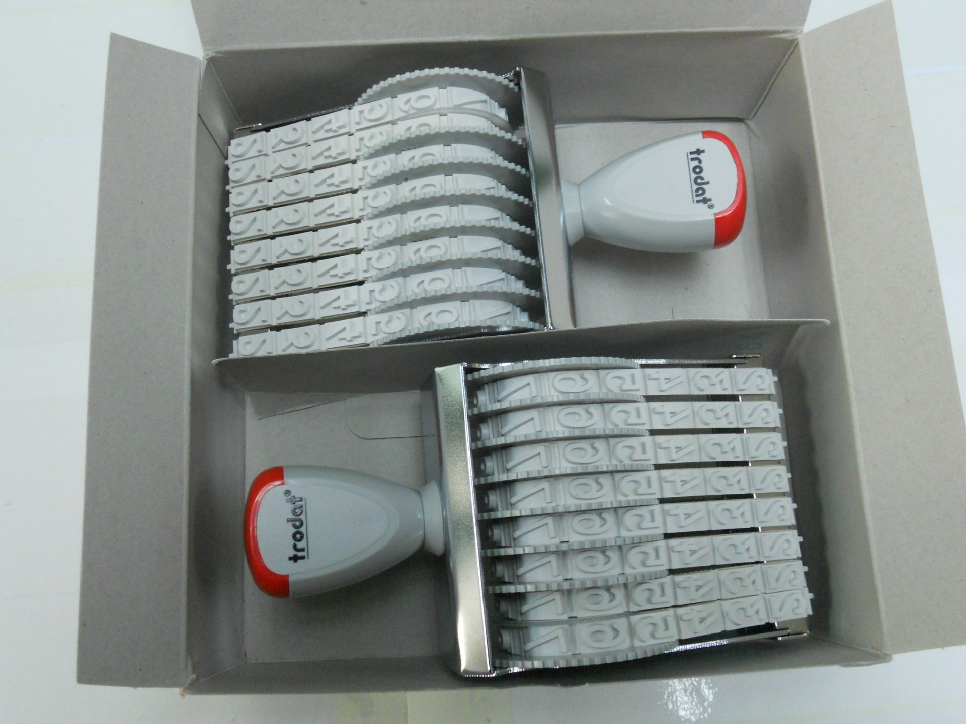 ��Ʒ׿��15128ӡ�� �ָ�12MM 8λ����ӡ�� Trodat �ɵ������� 