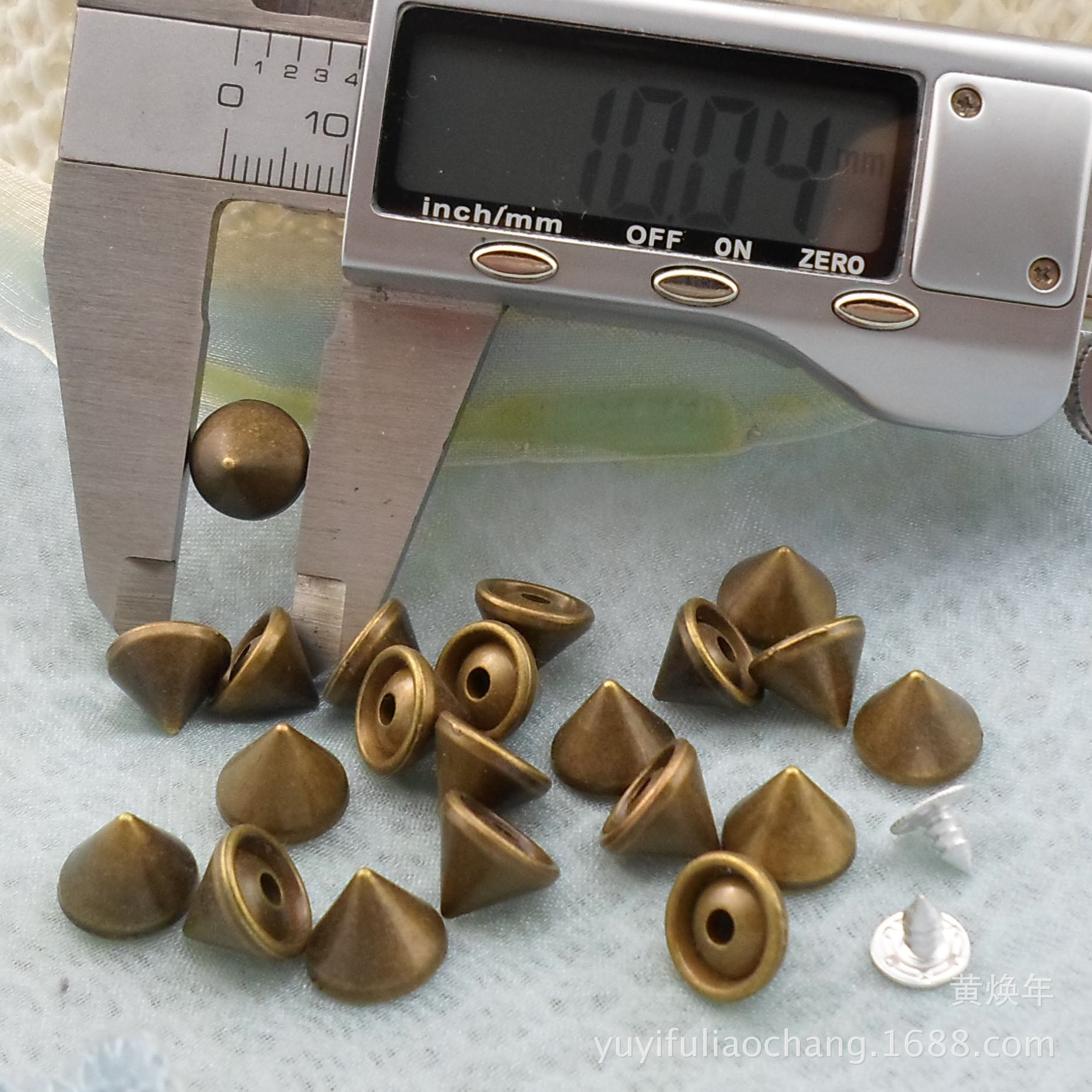 （塑料）10MM圆锥有孔铆钉 ABS朋克塑料子弹头防狼铆钉