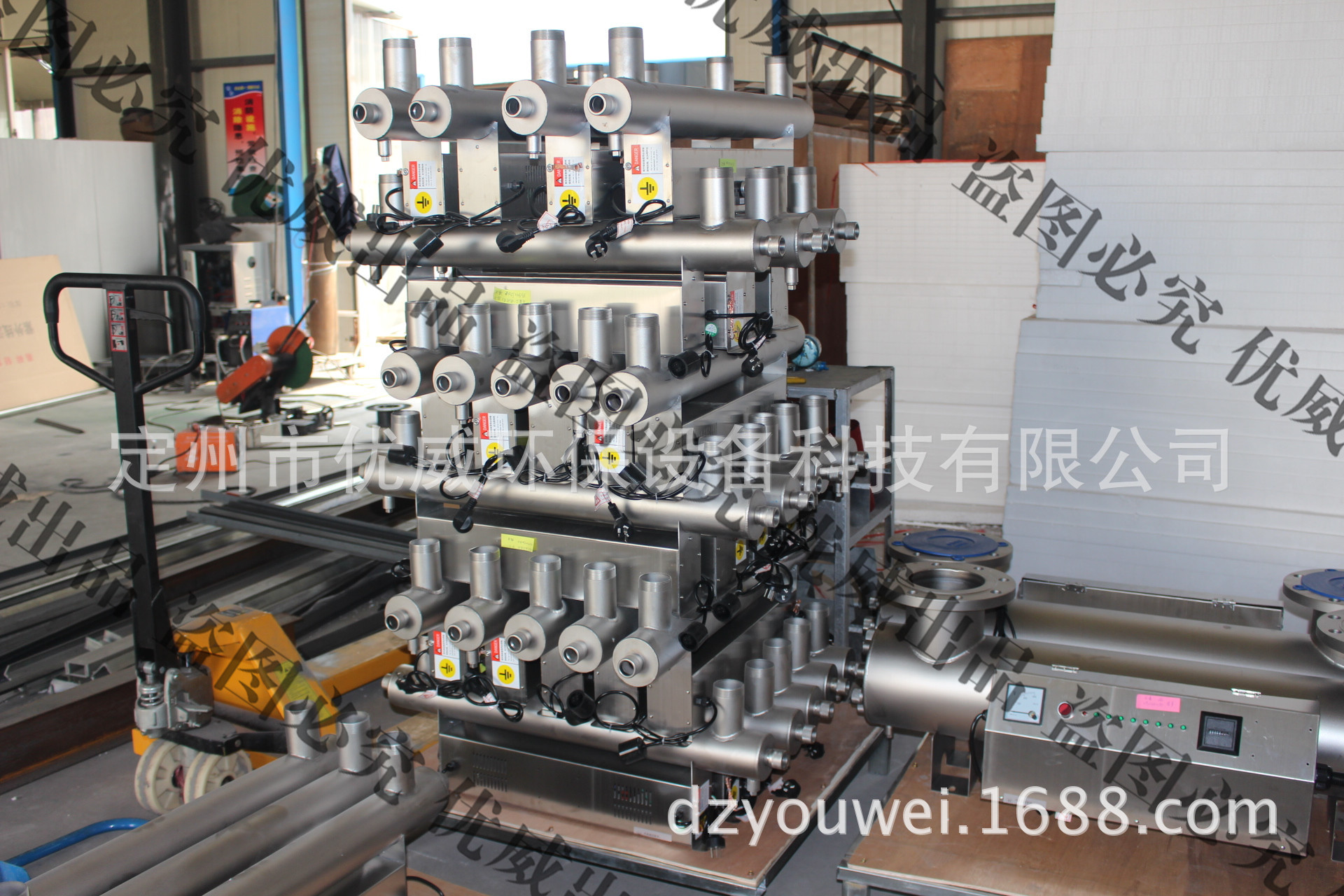 优威-红蚁很忙，挥汗如雨