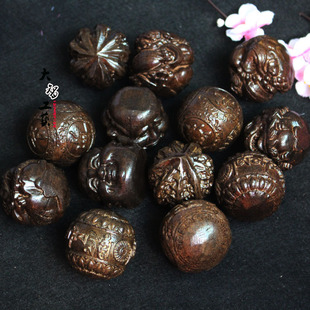 Factory wholesale Vietnam agarwood walnut fitness ball hand ball agarwood ornaments crafts handle pieces