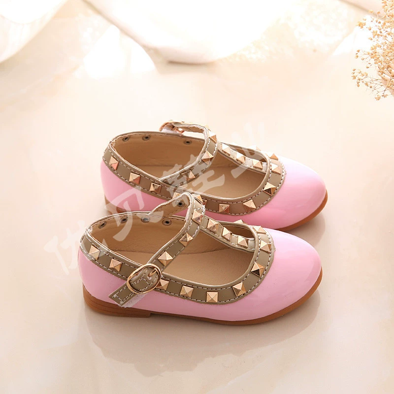 All Sizes 21-36 Girls Shoes New 2020Spring Children Shoes Girl Rivets Princess Flat Shoes T-tied Style Girls Summer Sandals Sandal for girl