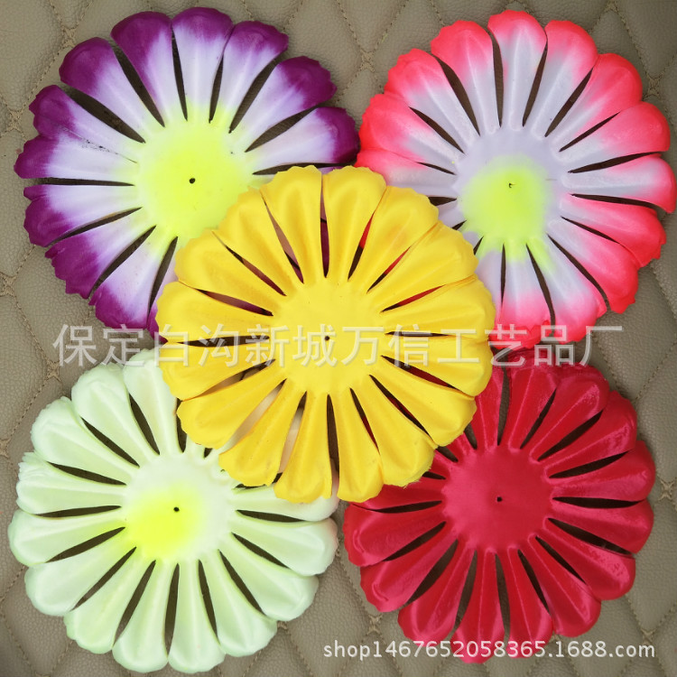 河北绢花厂家生产各种清明闪光管菊市场低价仿真花。