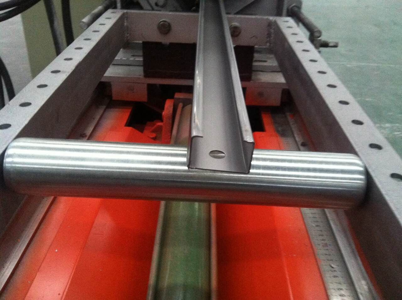 厂家生产 货架横斜撑冷弯成型设备 斜拉梁机组