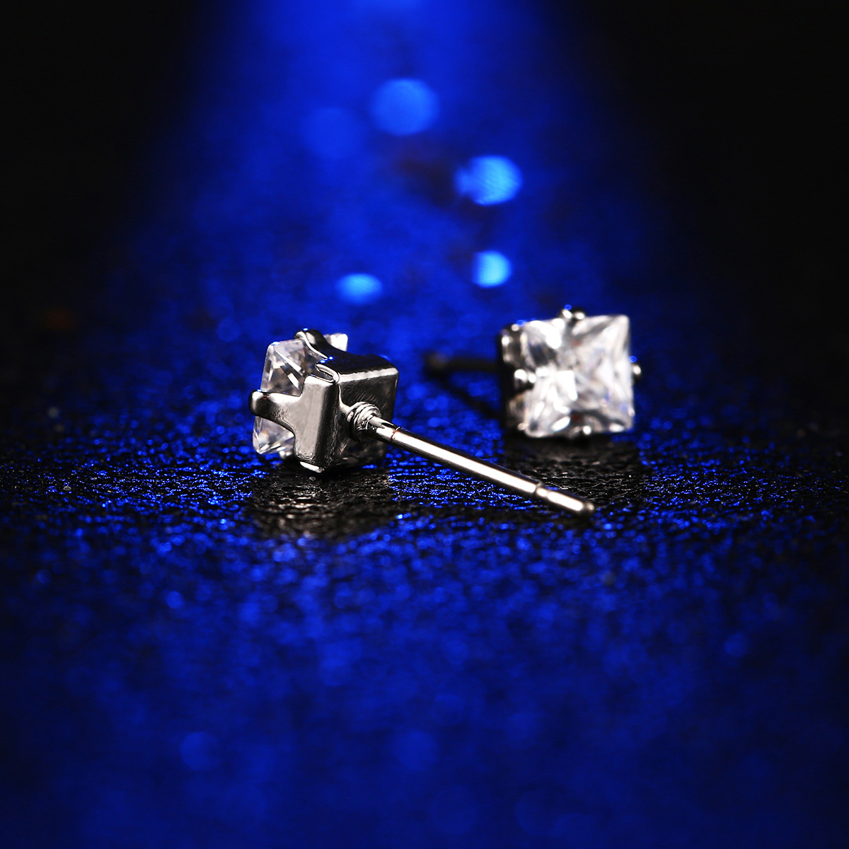 New Fashion Crown Diamond Copper Plated White Gold Four-claw Crystal Stud Earrings For Women Wholesale display picture 3