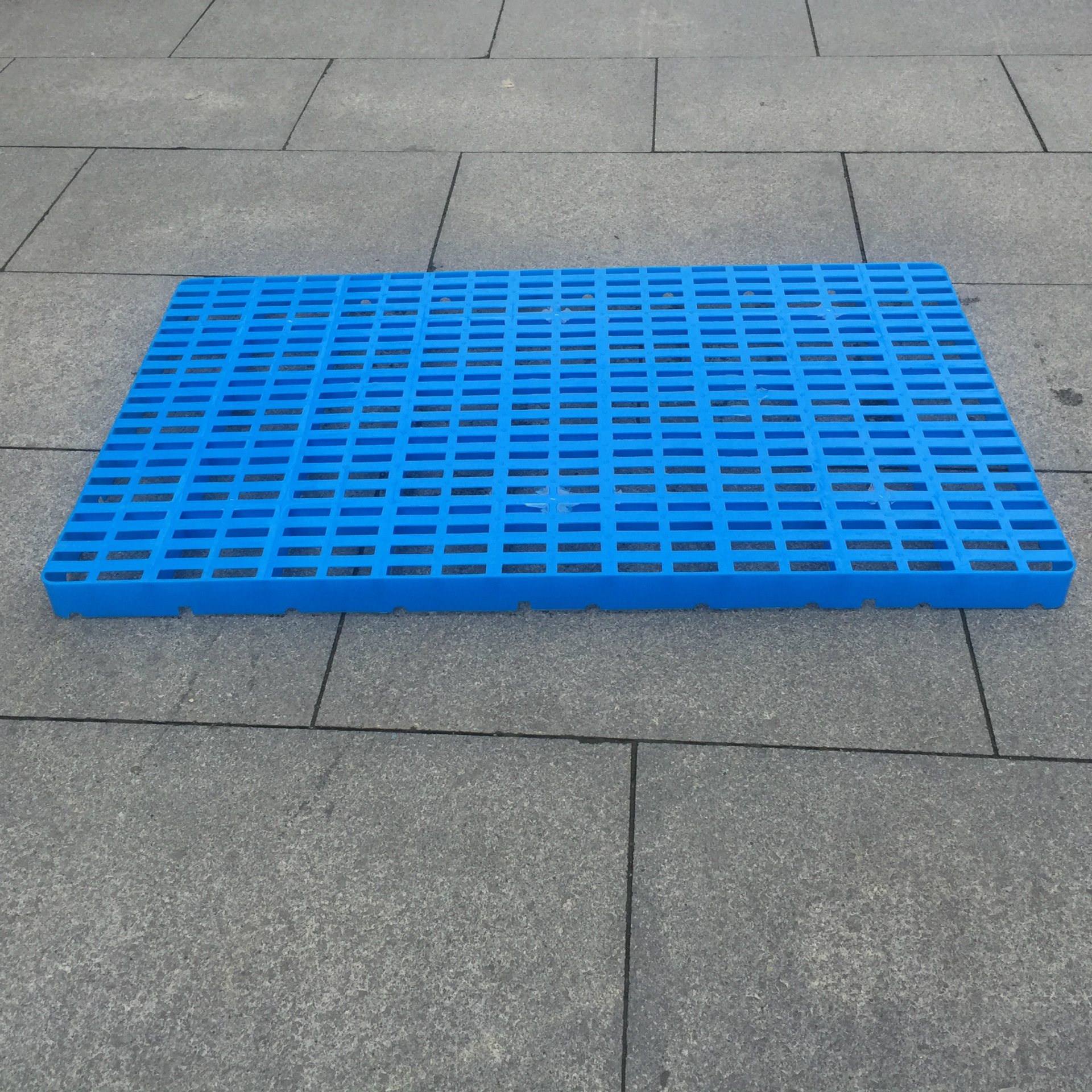 厂方直销1006型垫板 全新料大眼网格防潮板宠物笼垫板 大量供应价