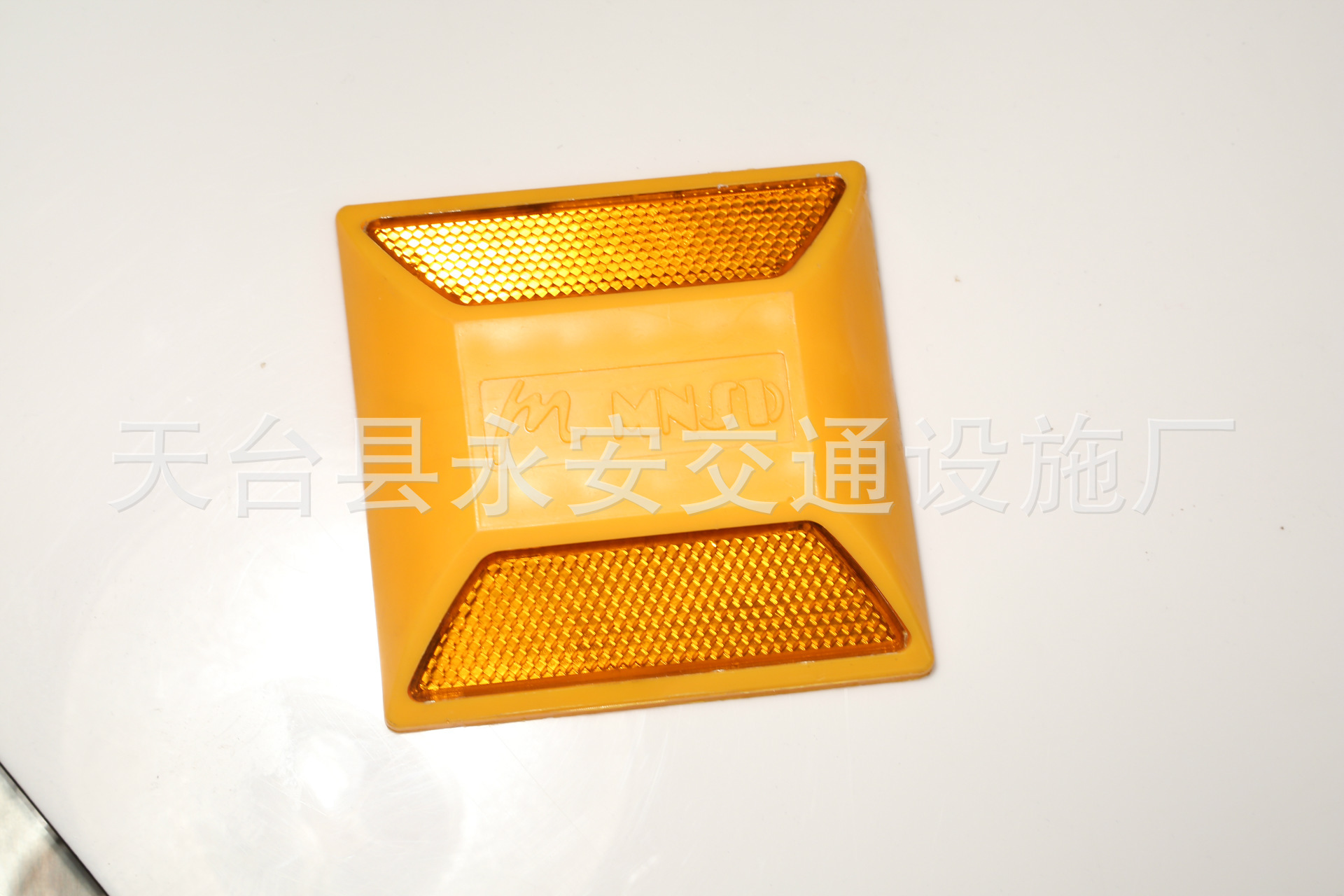 道路突起路标 塑料双面反光 减速道钉警示标