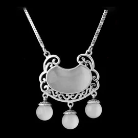 手链;项链;宝石耳饰