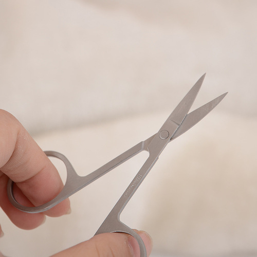 Stainless steel small eyebrow scissors, beauty eyebrow trimming, small curved scissors, double eyelid stickers, small scissors, A scissors wholesale