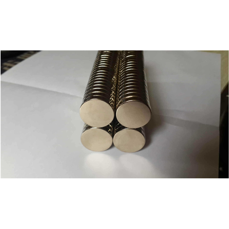 钕铁硼强磁 磁铁 20*4 圆形吸铁石 磁钢 磁珠 强磁铁20x4厂家直销