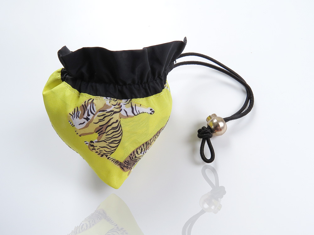goods in stock leisure time Women's wear Europe station DAI Same item heart-shaped printing Pump belt fold Shopping bag 2021
