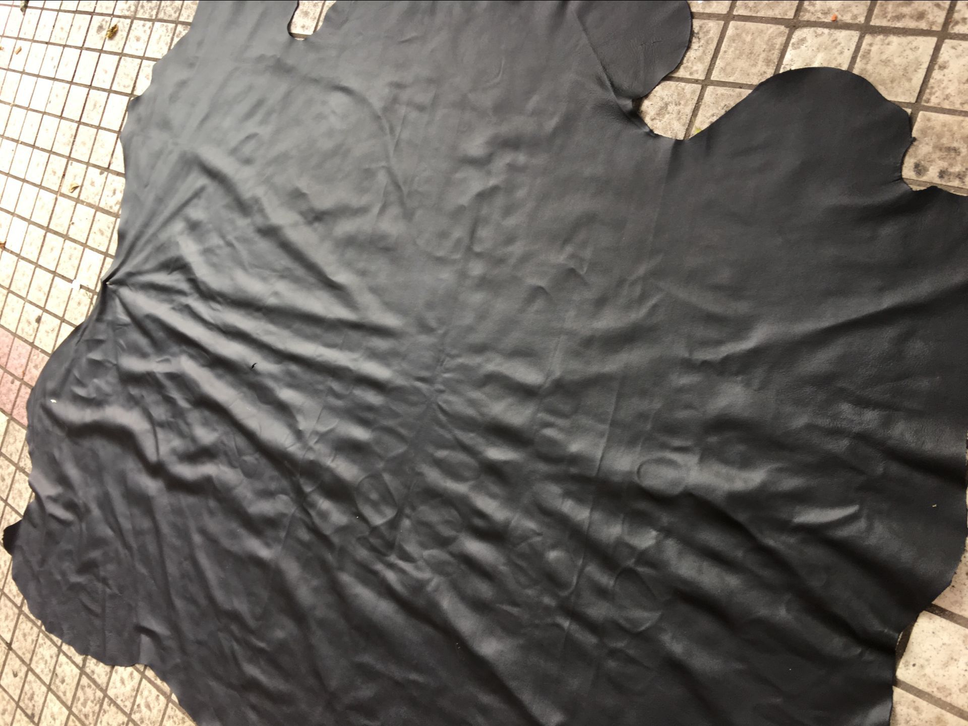 二层珍珠纹 二层牛皮 皮革皮料 牛皮面料 整张牛皮 黑色