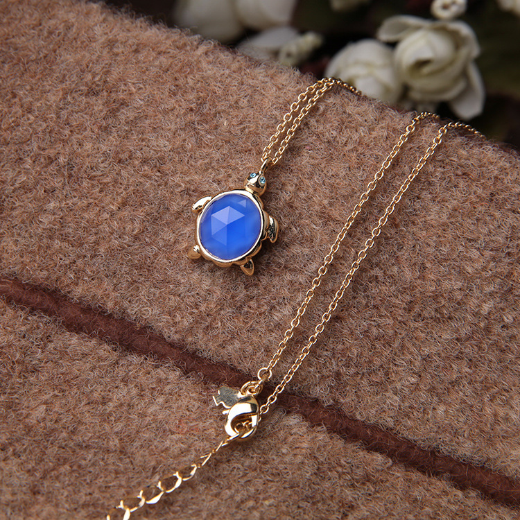 Temperament Blue Gem Necklace Small Exquisite Crystal Diamond Necklace Light Luxury Niche Simple Sweater Chain Wholesale display picture 1