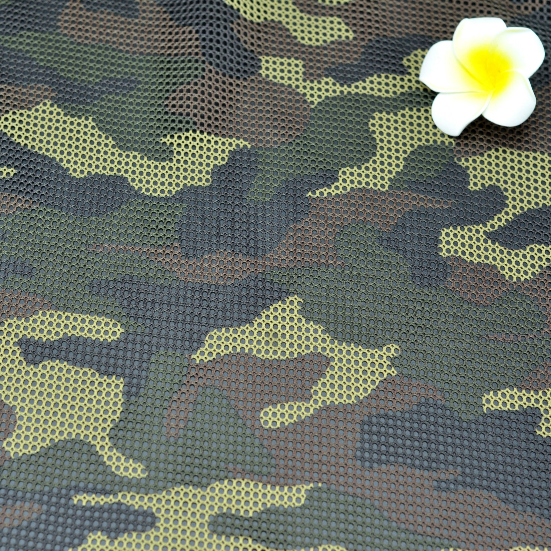 绿色丛林风格迷彩方格大小孔网眼布80g130g鞋帽露营面料