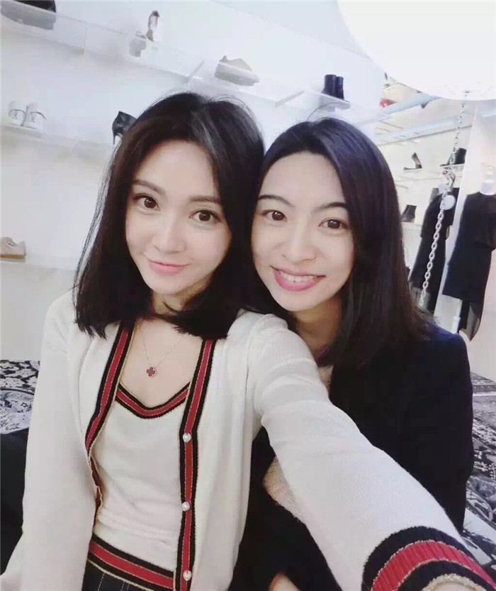 gucci白色紅邊亮絲套裝 (6)