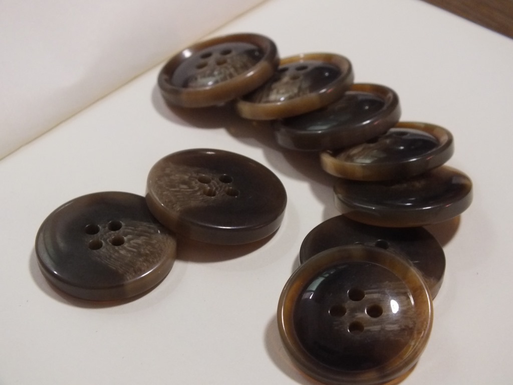 批发彩色配色树脂纽扣 实色大衣纽扣 花扣大纽扣棒花扣定制