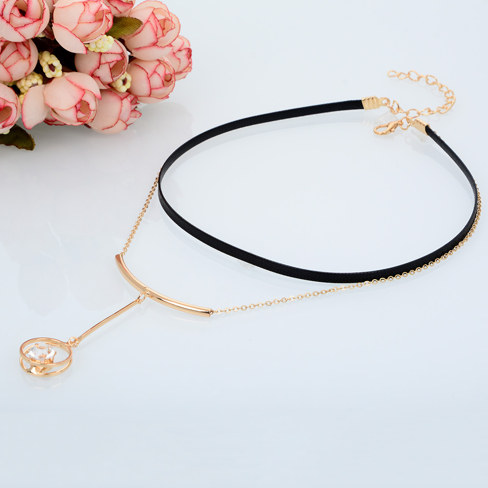 Short Diamond Double Circle Vintage Leather Rope Sweater Chain With Diamonds display picture 4