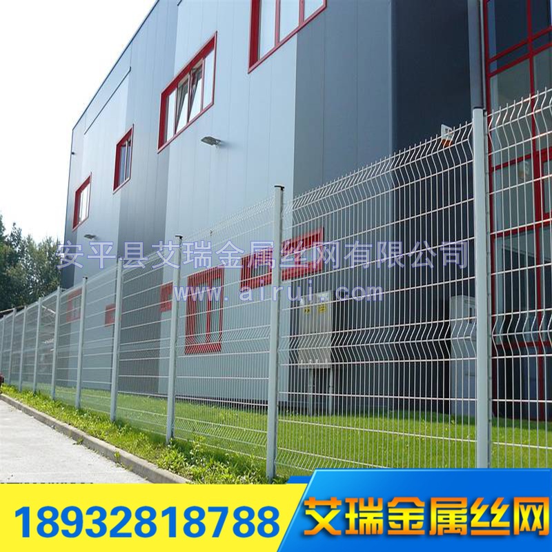 特价热卖桃型柱护栏网、别墅小区围栏三角折弯桃型柱围栏网