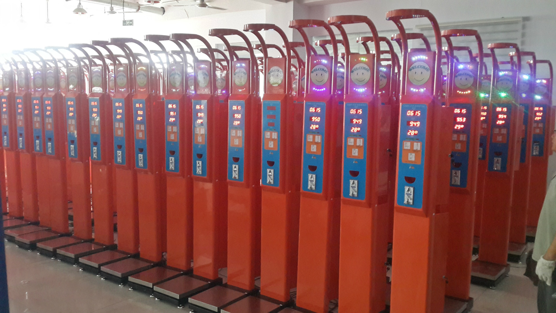 网络版  微信支付  投币  HW-600 电子秤 电脑人体秤 电子人体秤