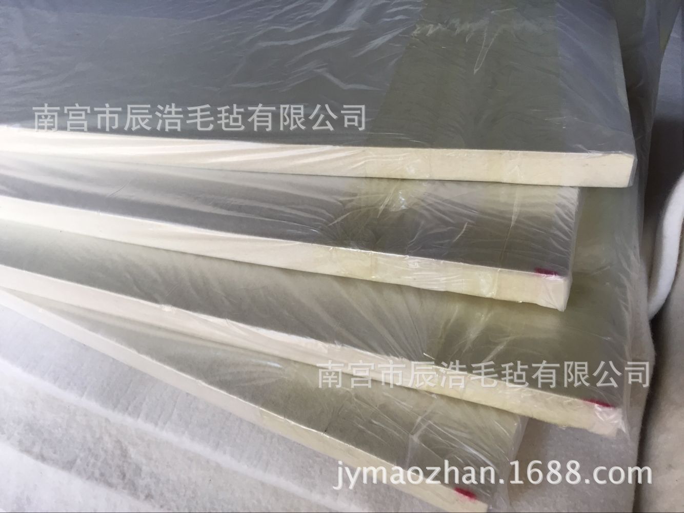 厂家直销墩光压花皮革毛毡 皮革压花毛毡高密度澳毛羊毛毡