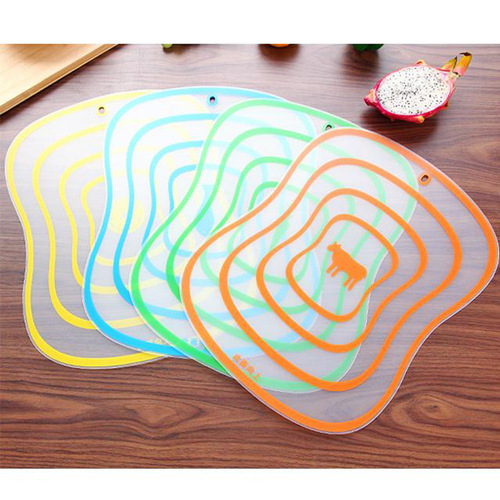 家用厨房用品创意磨砂水果切板便携可弯曲分类砧板透明切菜板批发