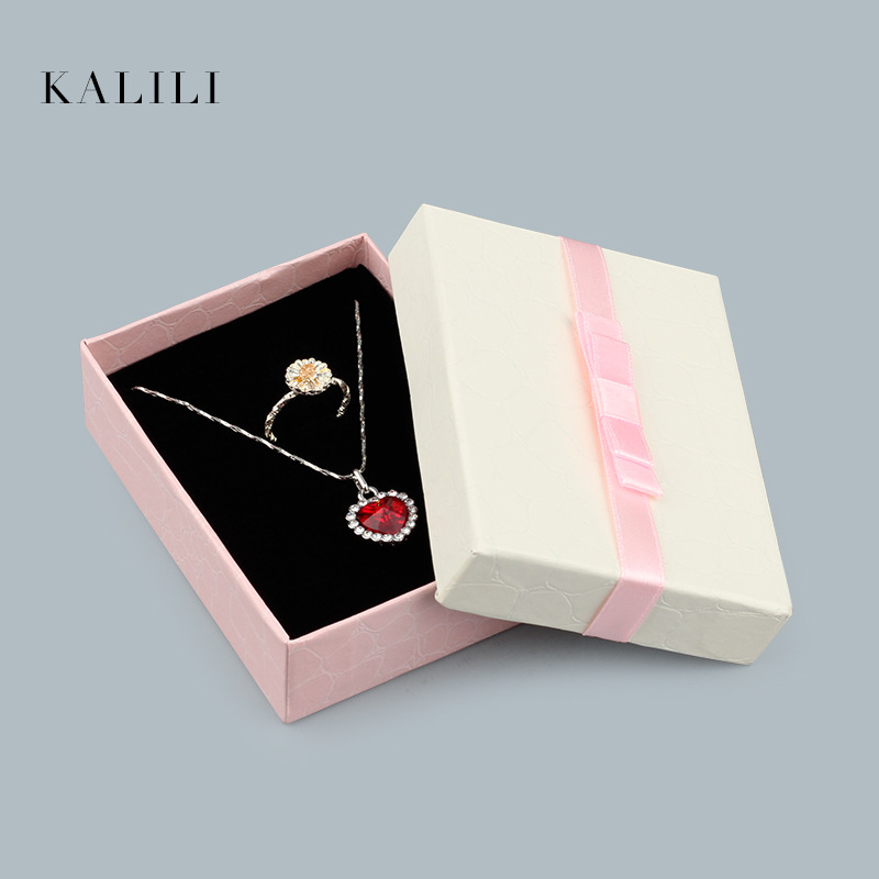 EY纹粉色蝴蝶结7*9吊坠盒戒指盒耳钉盒首饰饰品包装收纳盒