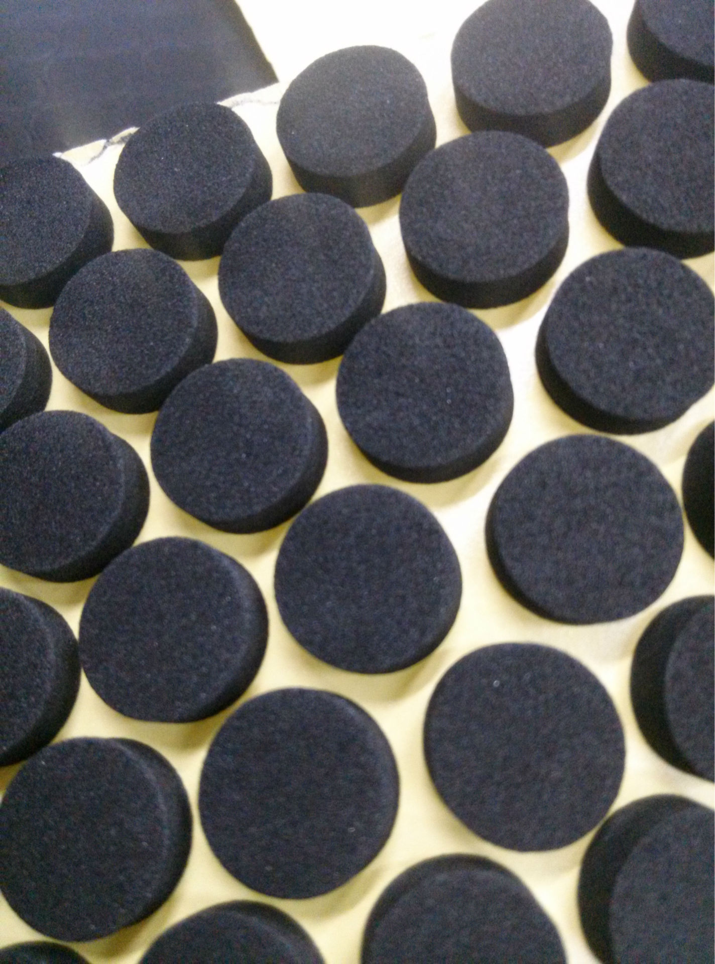 厂家批发 背胶  圆形 透明黑色网格硅胶垫片 脚垫免费拿样