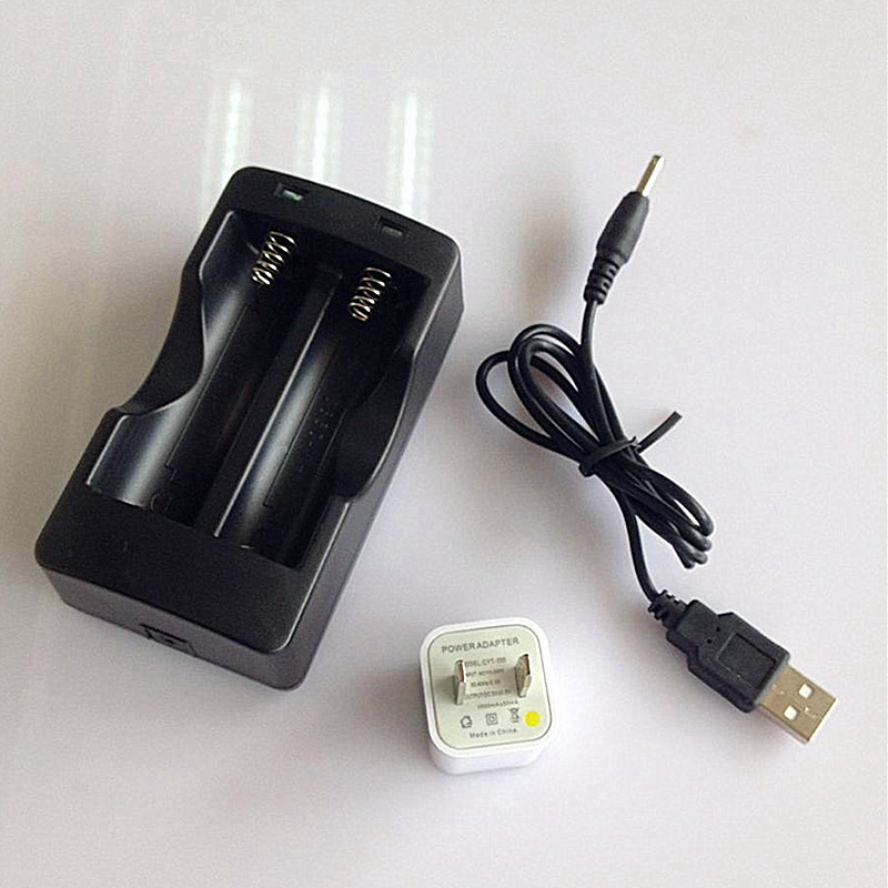 跨境 USB5V充电器 18650锂电池充电器 双充座槽 红绿转灯单独控制