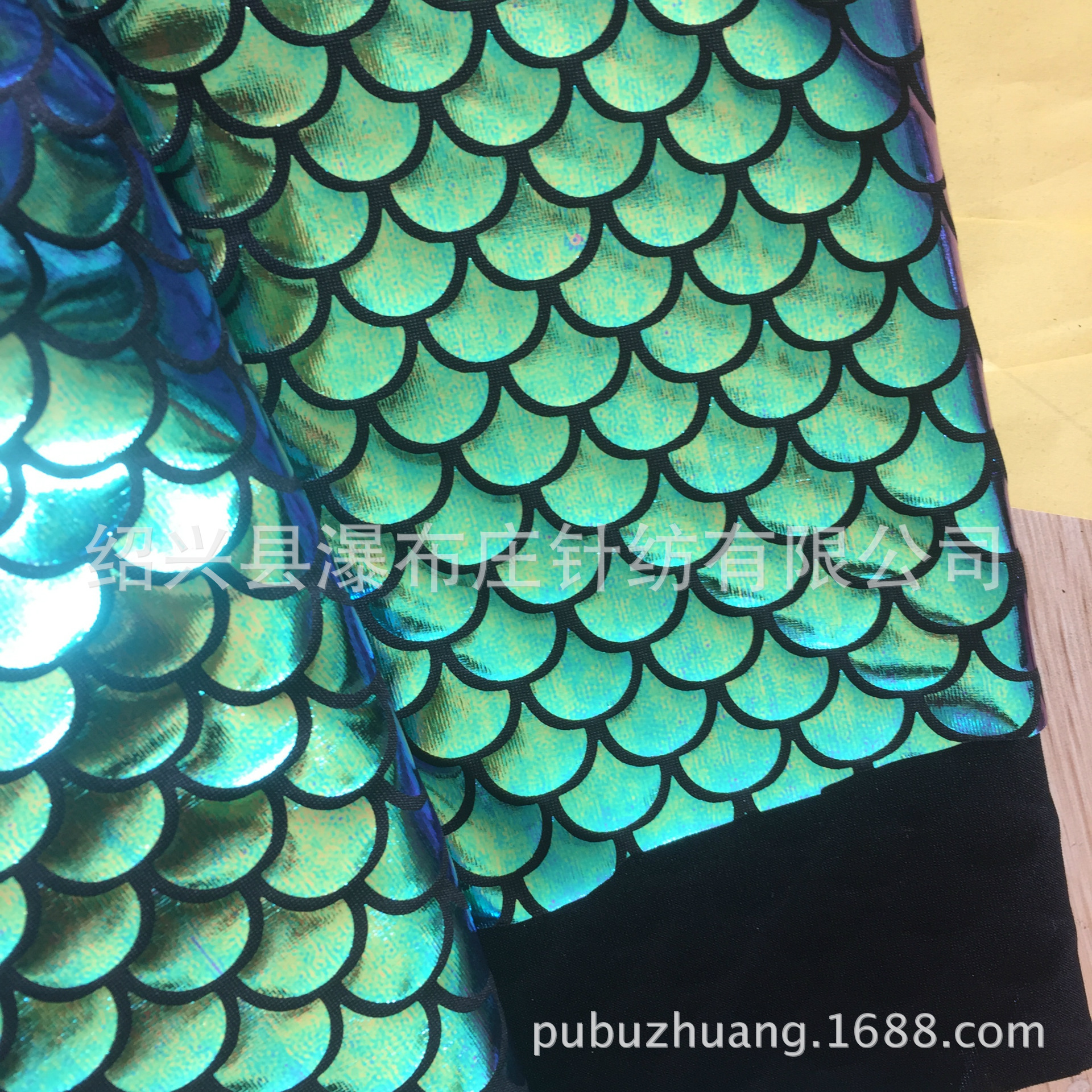 厂家直销针织全涤氨纶针织布鱼鳞涂层 高档3D涂层面料