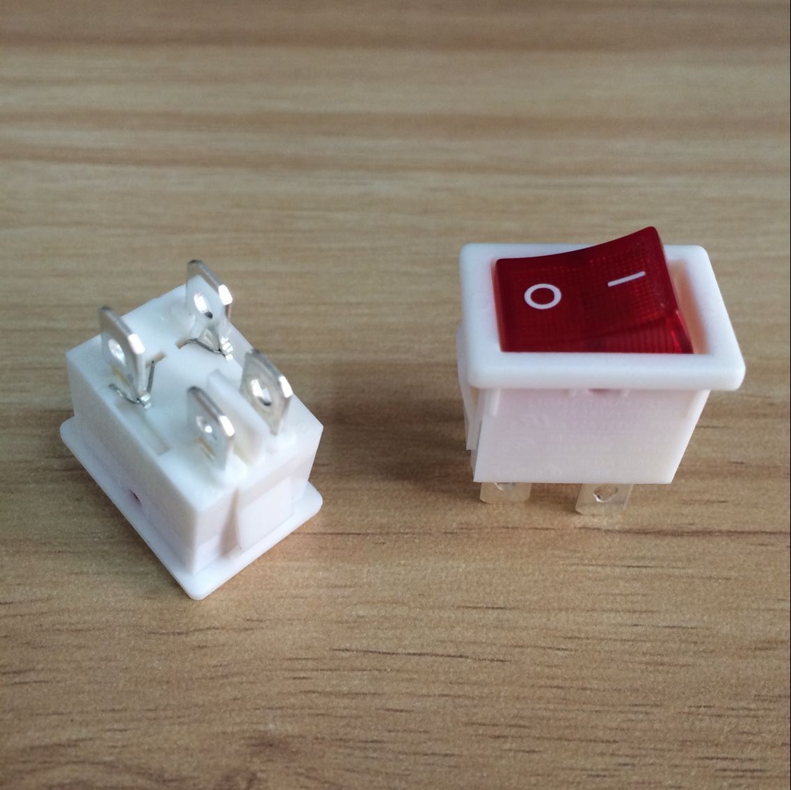 双位无卤船型开关|双银触点高寿命翘板开关