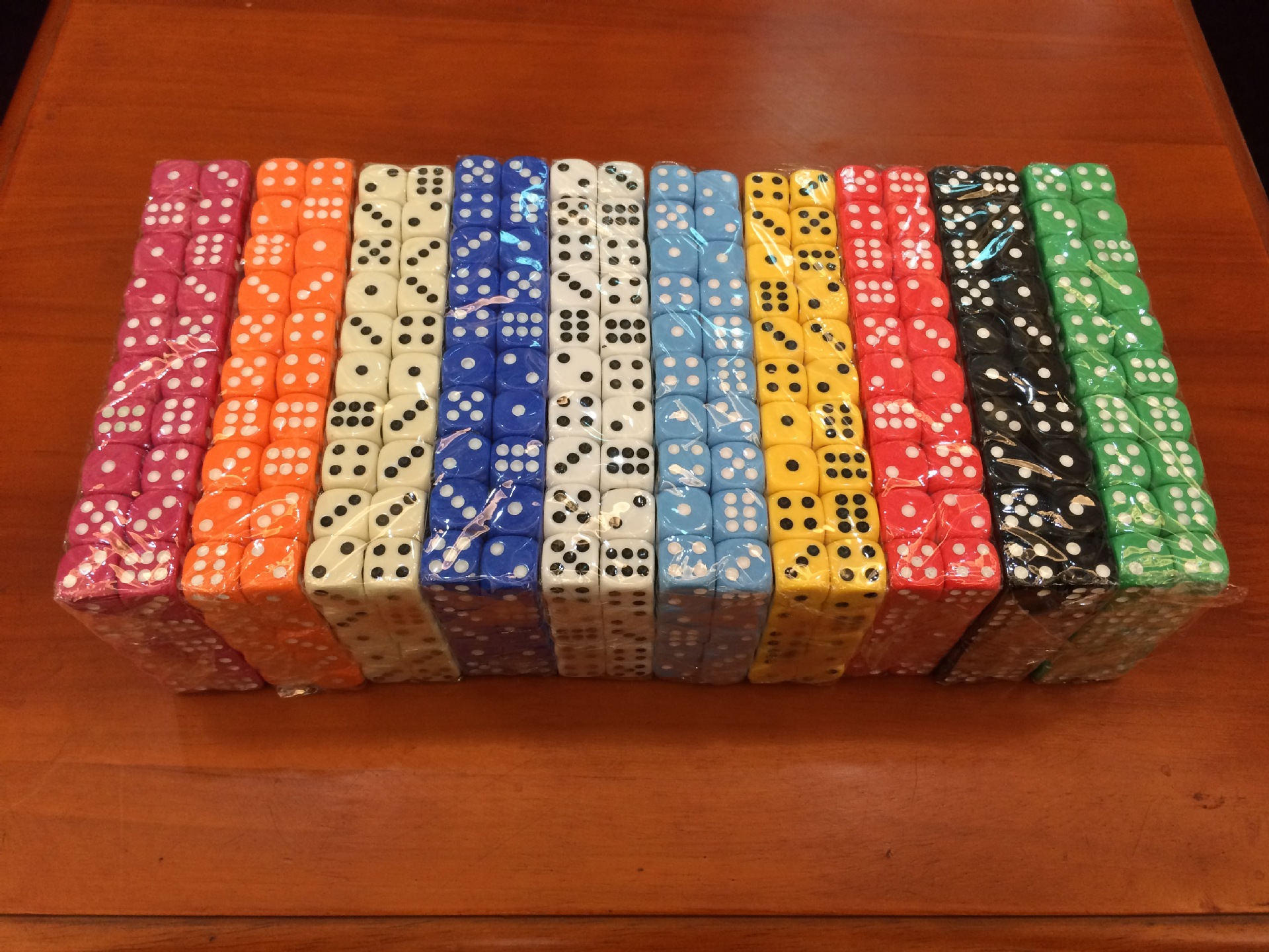 14mm玩具配件喝酒收藏游戏用色子14号出口东南亚中东彩色骰子