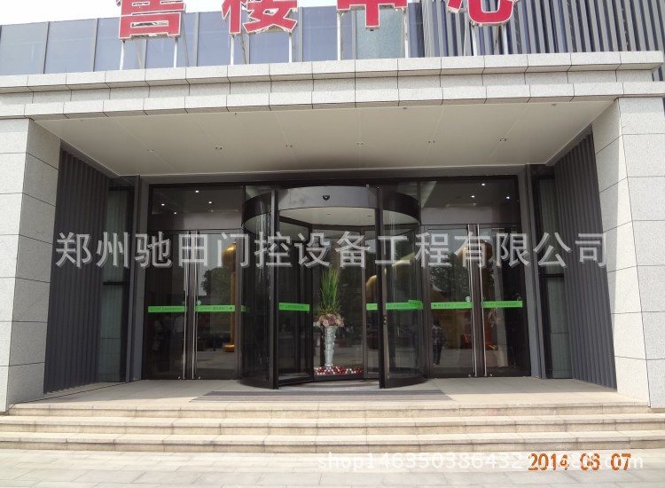 三翼旋转门门（带展箱）3