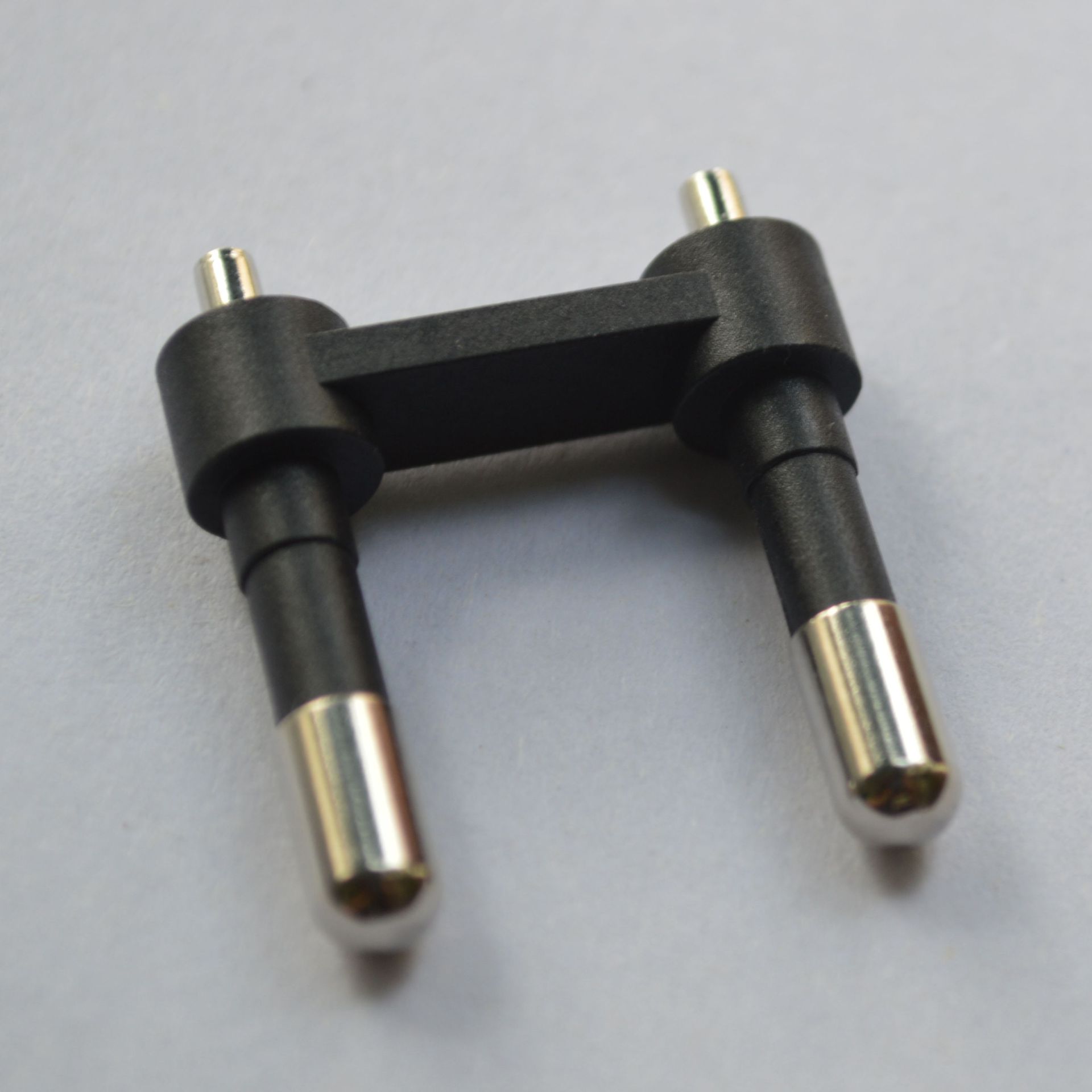 厂家直销韩规电源五金插头 韩式支架 欧规 巴西规圆插脚