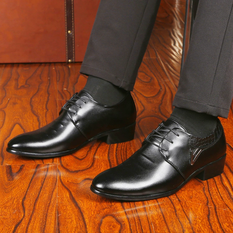 Новая модная мужская обувь в Корейском стиле с острым носком, подковообразный каблук, белая деловая официальная одежда на шнуровке, кожаная мужская обувь