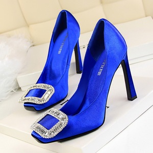 1028-2 in Europe and the star high women's shoes with satin light mouth square square diamond buckles single shoe heels